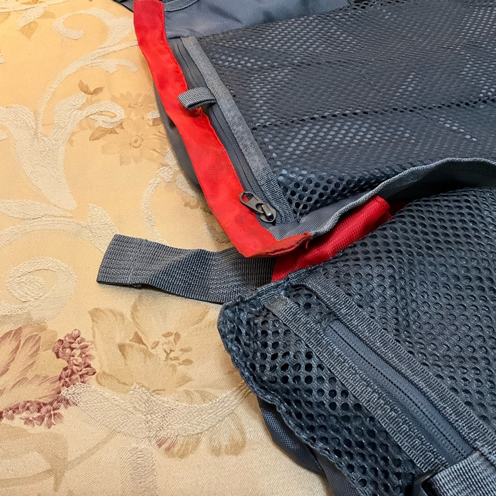 Fly fishing hunting vest! EXCELLENT CONDITION Adjustment-able/custom sizing! - Picture 9 of 16